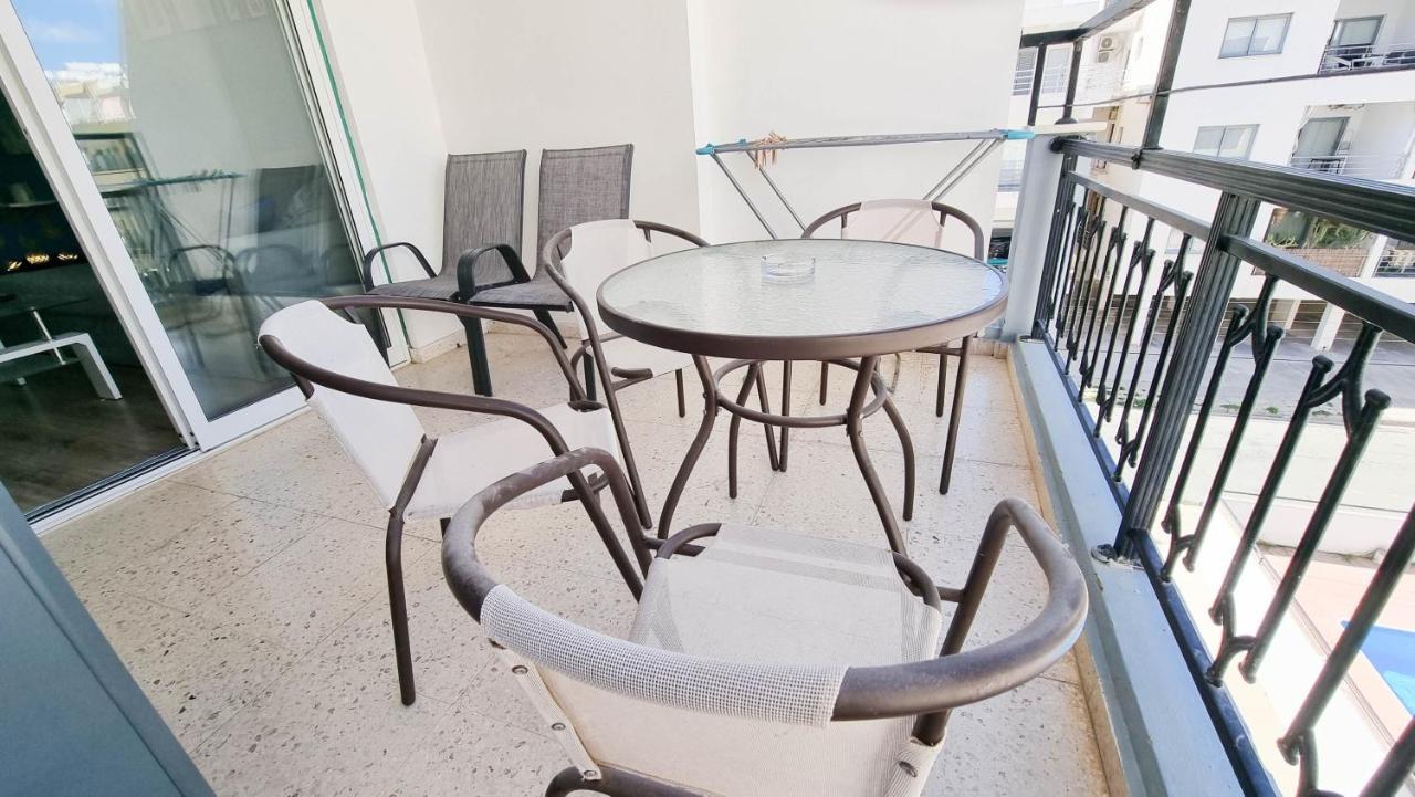 Modern Retreat: 2Br Stylish Apt With Comfy Rooms! Smart Tv With 200Mbps Internet Larnaca Exterior photo